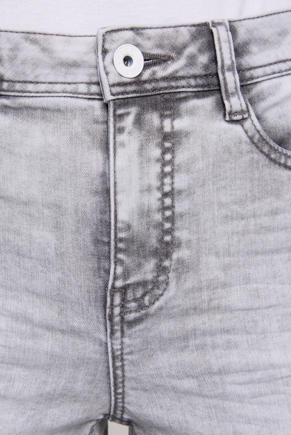 Capri Jeans NO:RA mit Stickereien an den Seiten