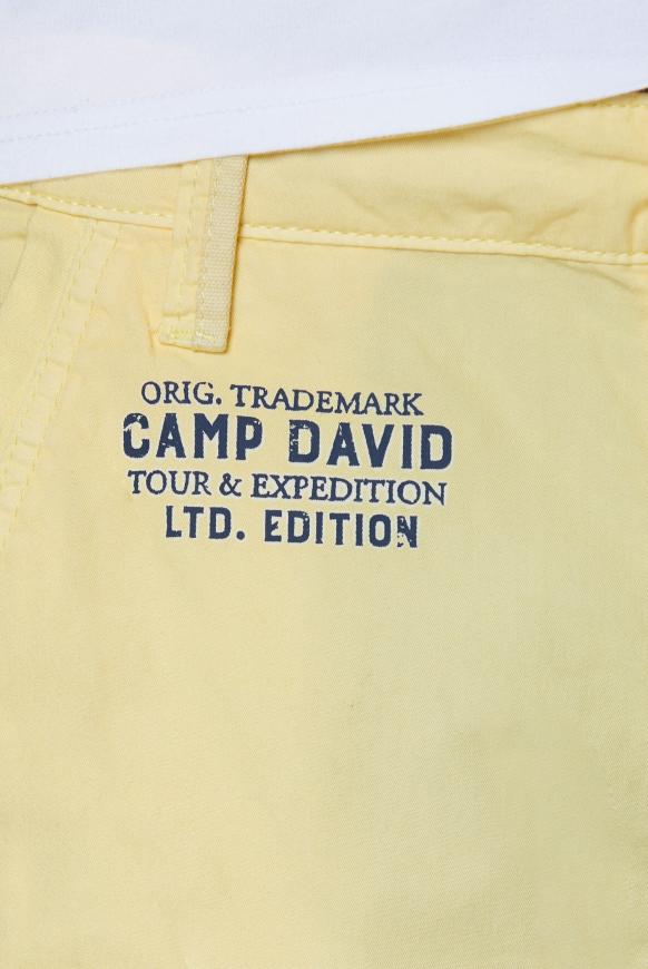Chino Shorts mit Back Print