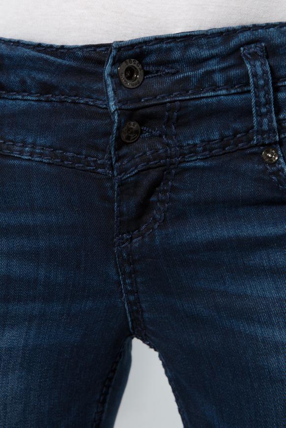Destroyed Denim KA:RA mit dunkler Waschung