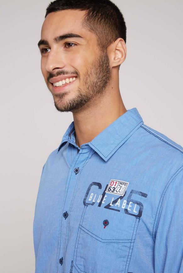 Hemd Fil-à-Fil mit Logo-Applikationen