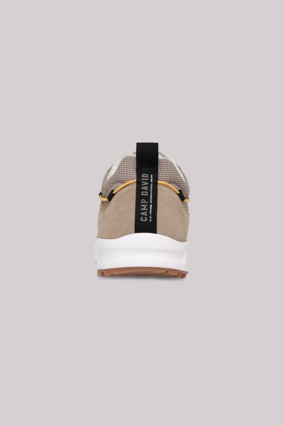 Hiking Sneaker mit Mesh-Struktur