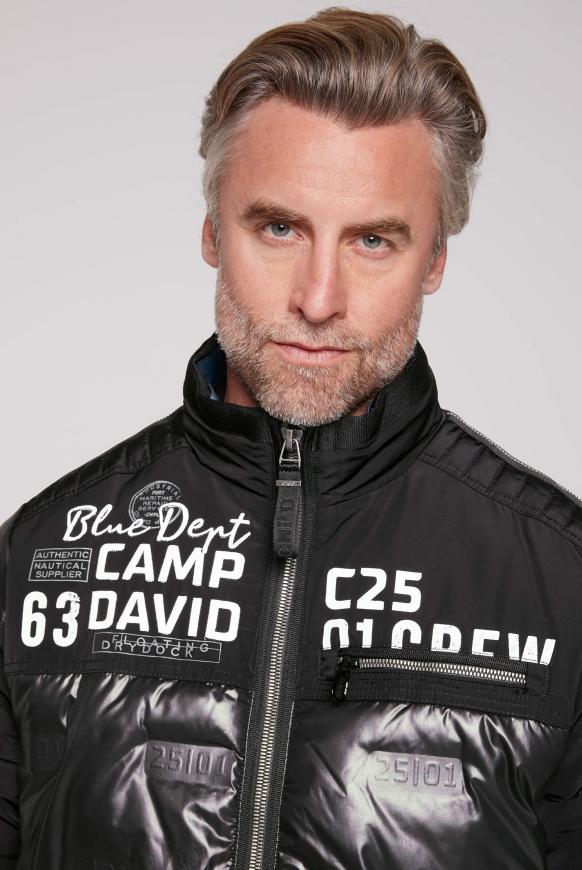 Jacke im Materialmix mit Prägedruck