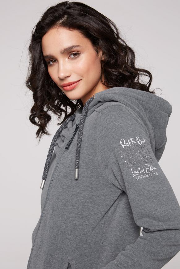 Kapuzensweatjacke mit diagonalem Reißverschluss