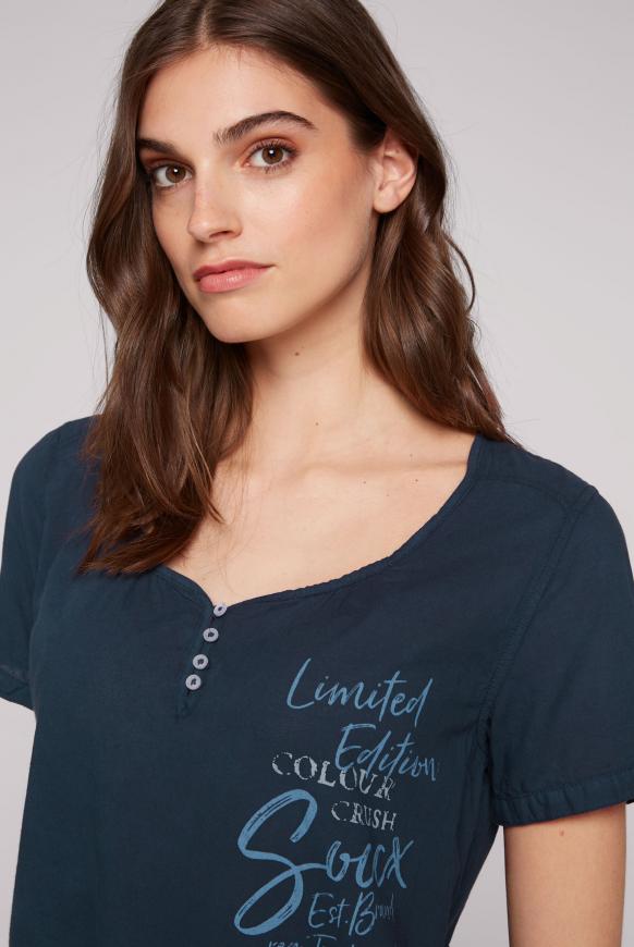Kurzärmelige Serafino-Bluse mit Print