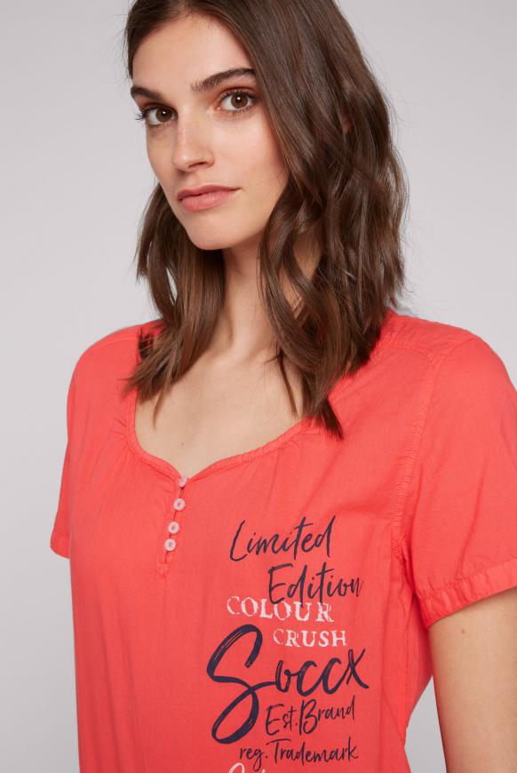 Kurzärmelige Serafino-Bluse mit Print