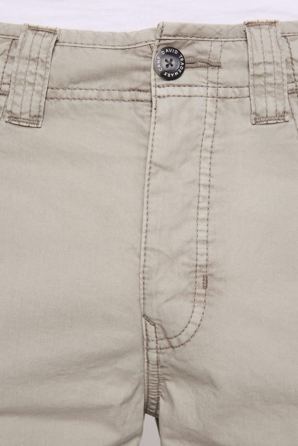 Kurze Cargo Shorts mit Seitentapes