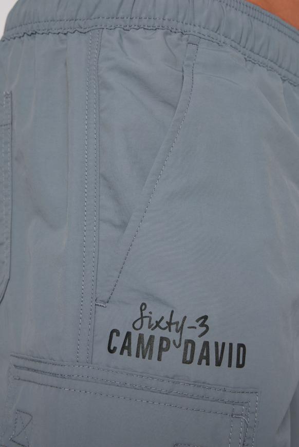 Lange Beachshorts mit Beintaschen
