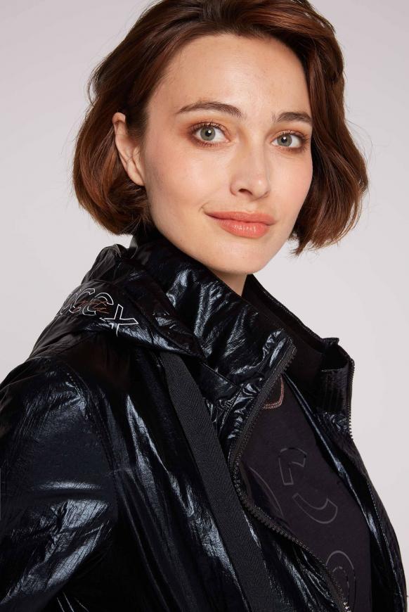 Metallic-Blouson mit Kapuze und Logo Prints