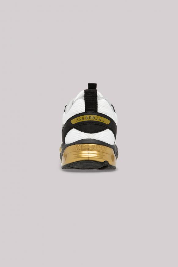 Premium Sneaker im Materialmix