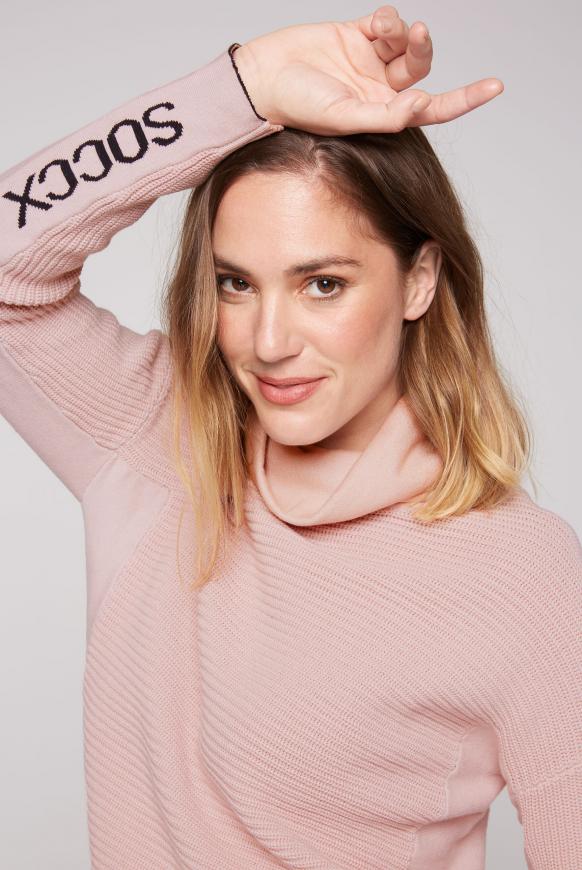 Rollkragenpullover mit Intarsien-Strick