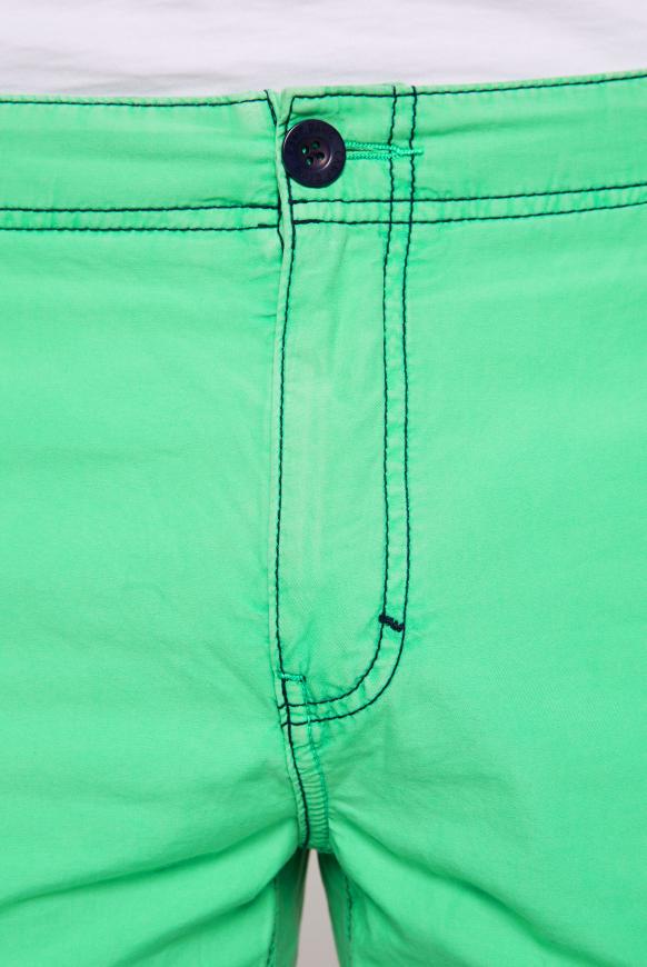 Skater Shorts mit Kontrastnähten und Prints