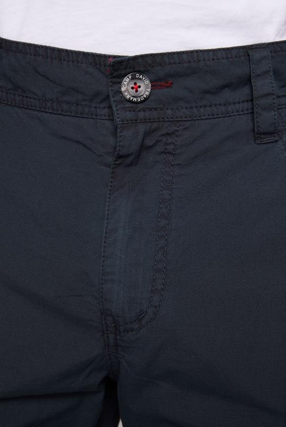 Skater Shorts mit Tapes, Prints und Stickereien