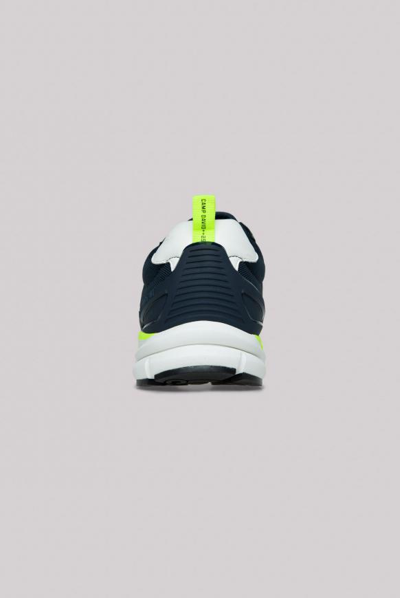 Sneaker mit Textil-Struktur und Logo Design