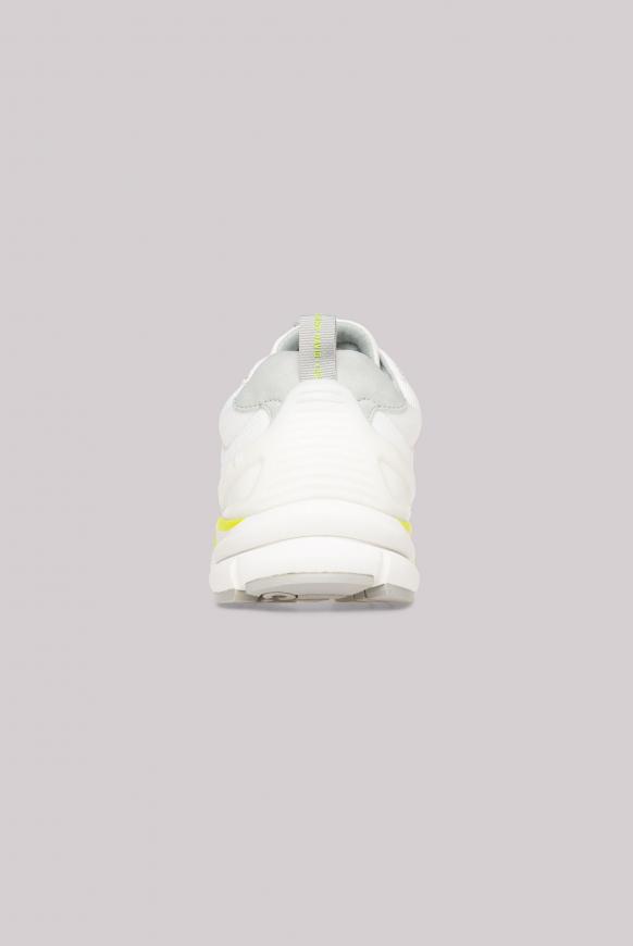 Sneaker mit Textil-Struktur und Logo Design