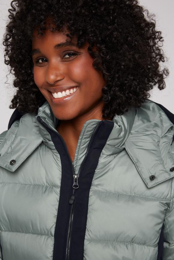 Steppjacke mit geprägten Logo Artworks