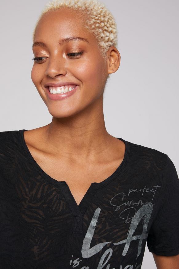 T-Shirt mit Ausbrenner-Muster und Print
