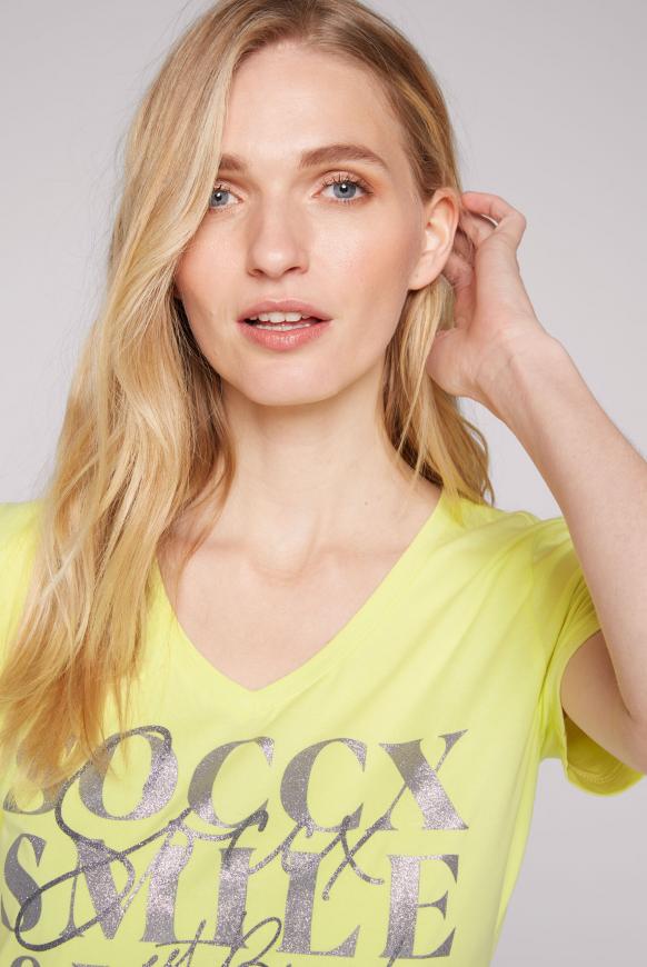 T-Shirt mit V-Ausschnitt und Artwork