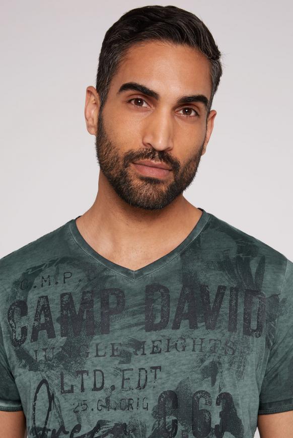T-Shirt mit V-Neck und All Over Print