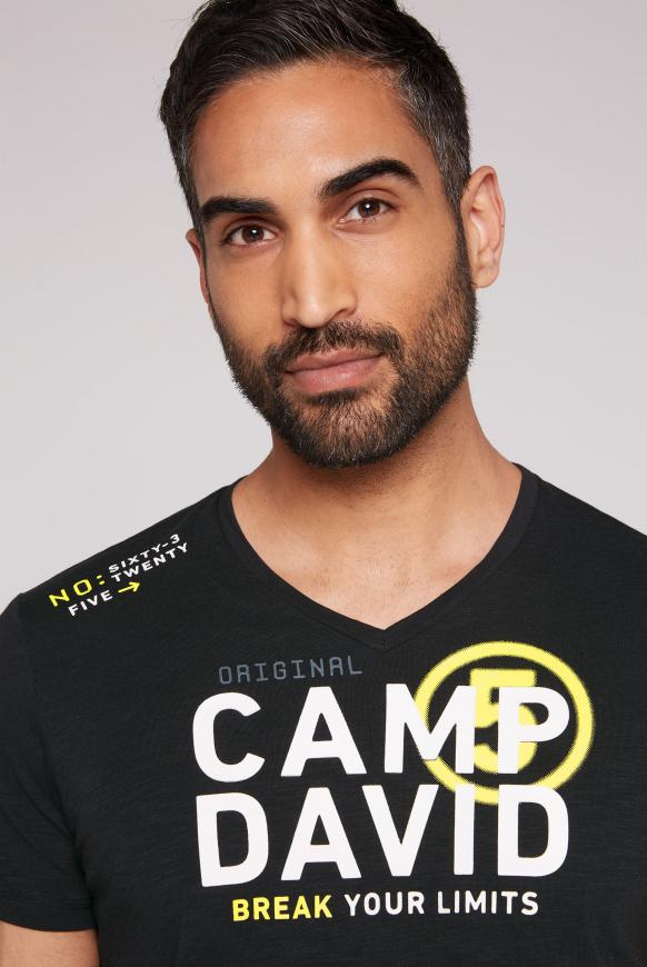 T-Shirt mit V-Neck und Rubber Prints
