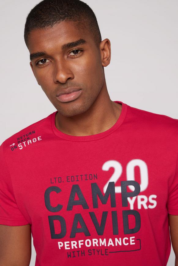 T-Shirt mit vielen Logo Prints
