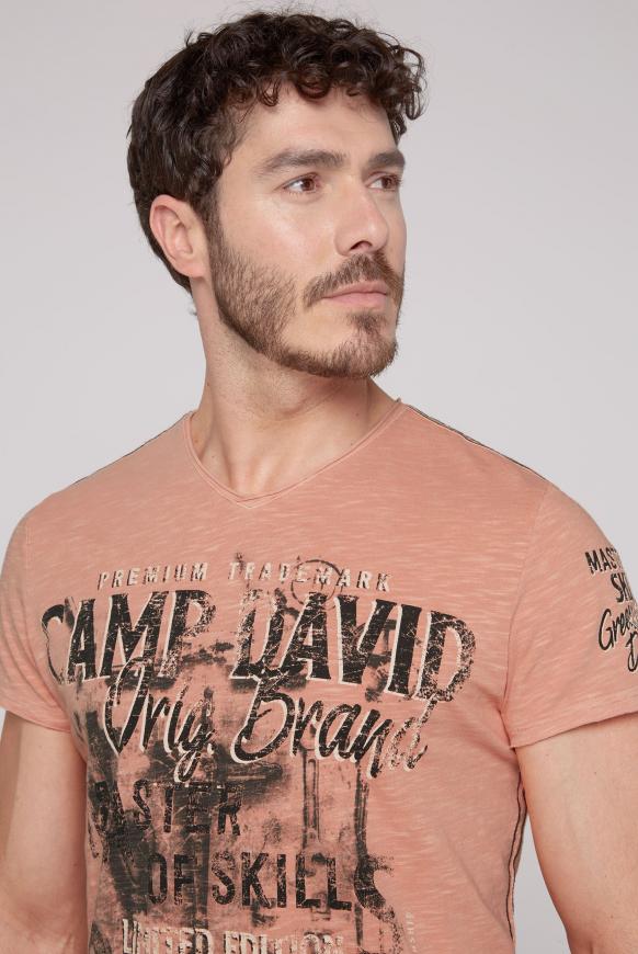 T-Shirt V-Neck mit Photoprint im Used Look