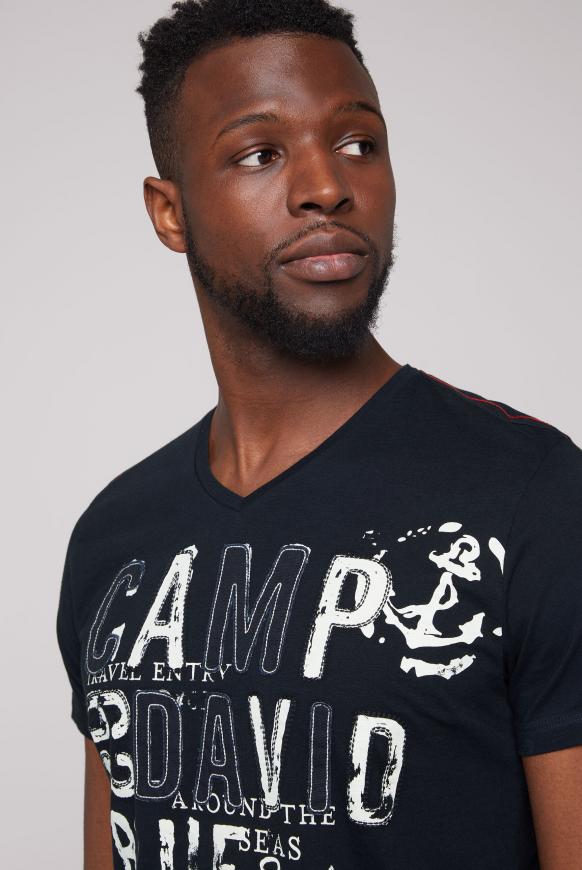 V-Shirt mit Logo-Applikationen