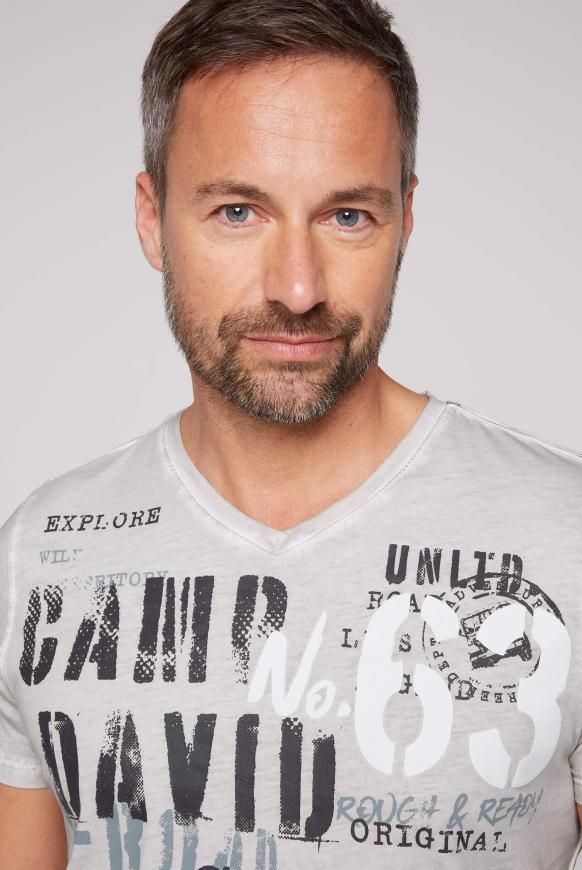 V-Shirt mit Used-Optik und Label Prints