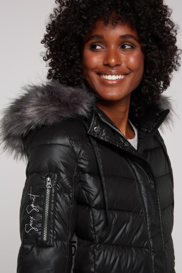 Winterjacke mit Kunstfellkragen und Logo-Tapes
