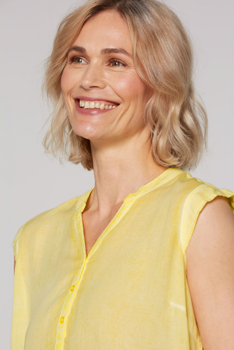 Ärmellose Bluse mit gesmoktem Saum und Rückenprint