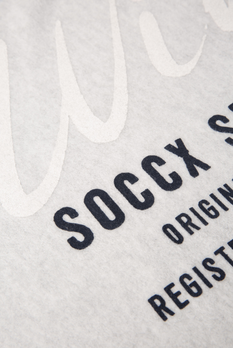 Dreieckstuch aus Flauschstrick mit Wording Prints