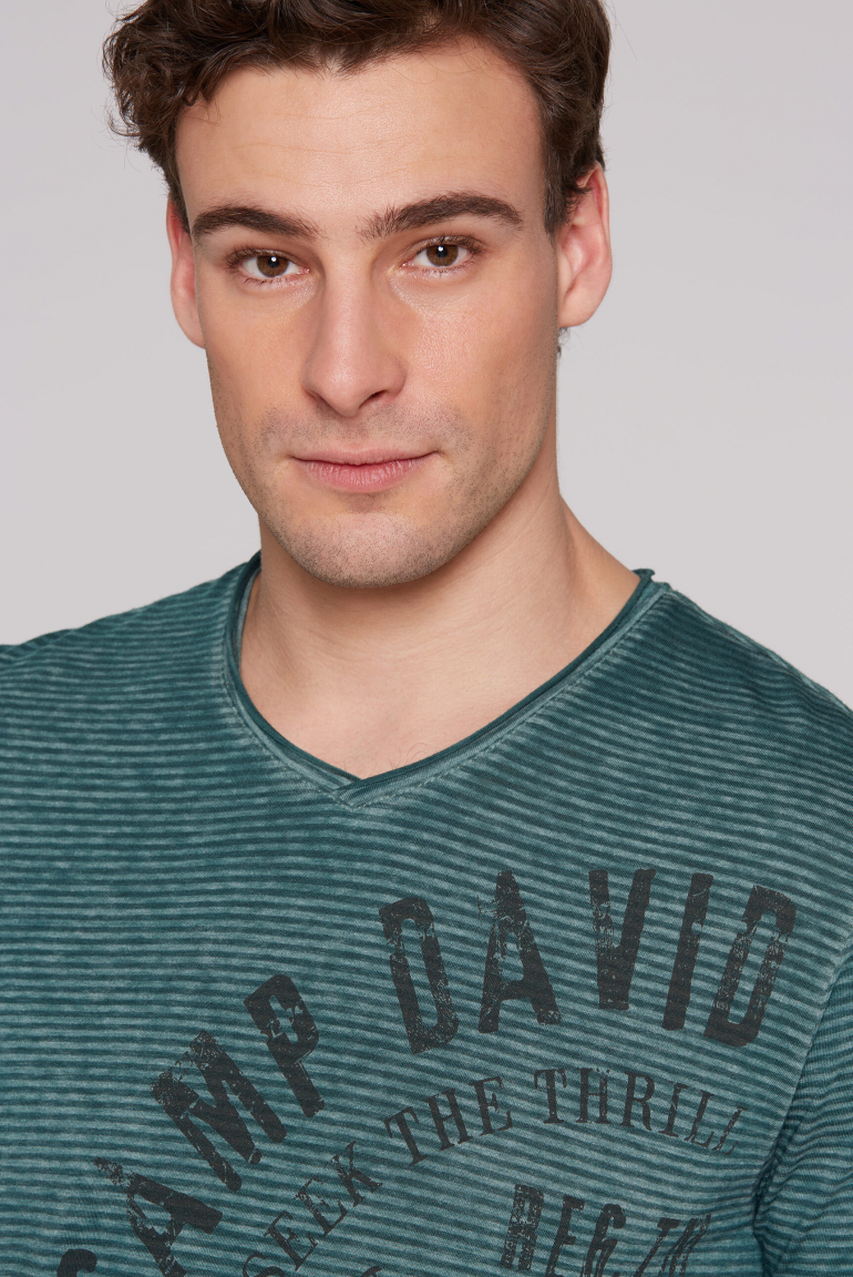 Gestreiftes Ausbrenner-Shirt mit V-Neck und Prints
