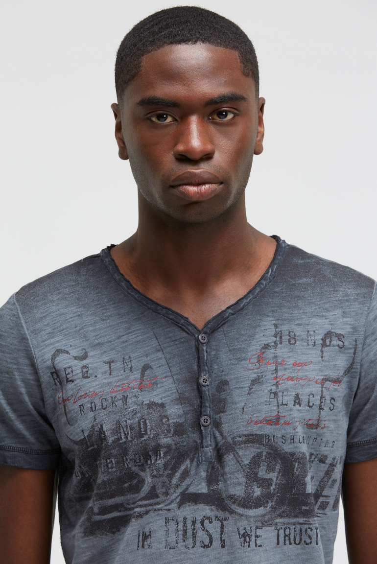 Henley-Shirt im Used Look mit Photoprint