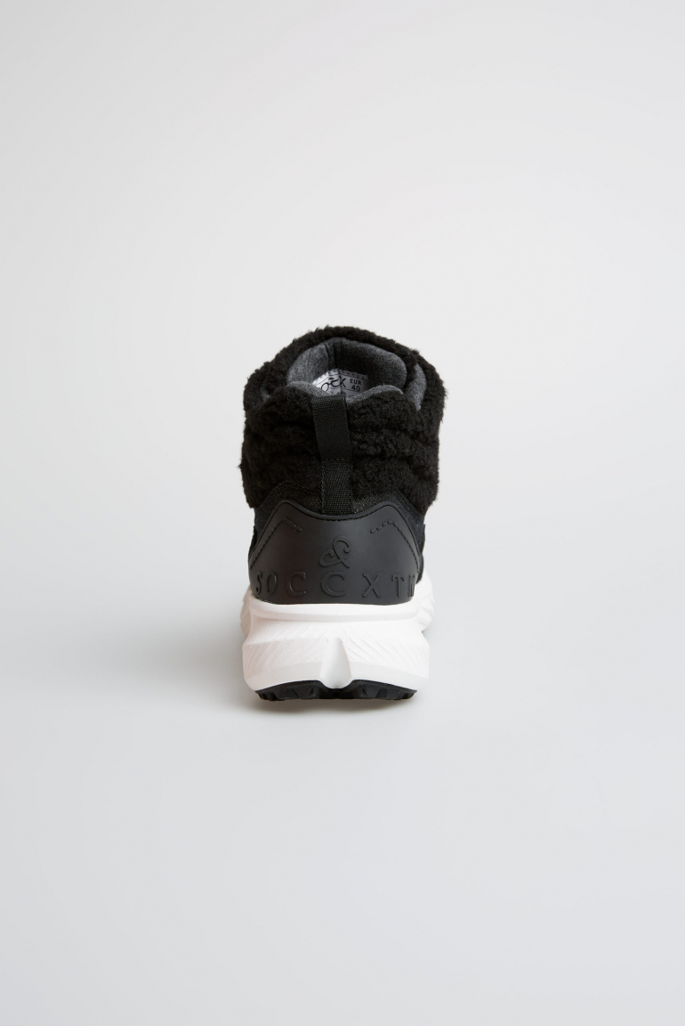 Hightop Sneaker im Hiking-Stil