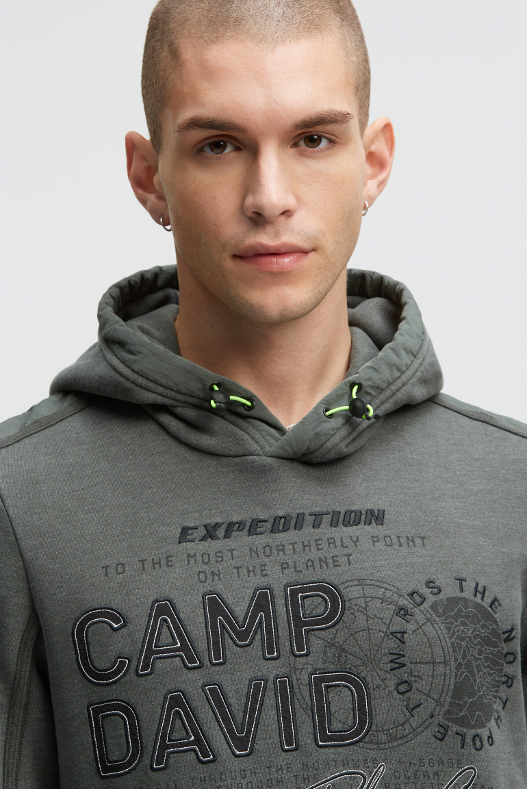 Hoodie im Materialmix mit Zippertaschen