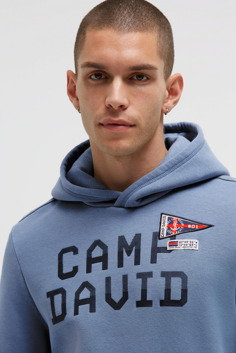 Hoodie mit Rubber Print und Tapes