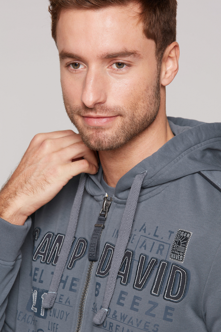 Kapuzensweatjacke mit Logo-Applikationen