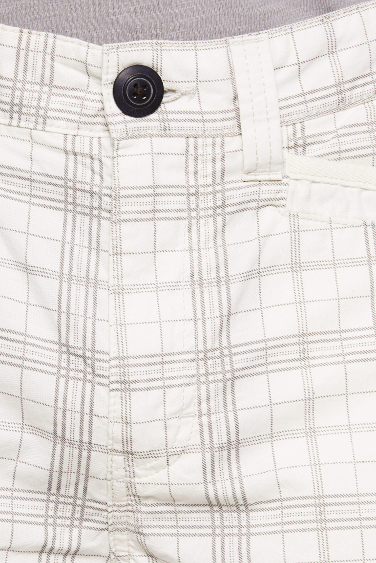 Karierte Cargo Shorts mit tonigen Tapes