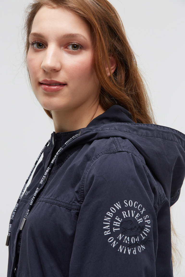Kurzjacke mit Kapuze und Kordelzug im Saum