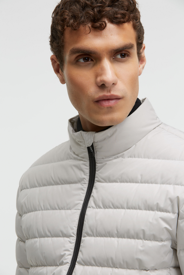 Leichte Daunenjacke