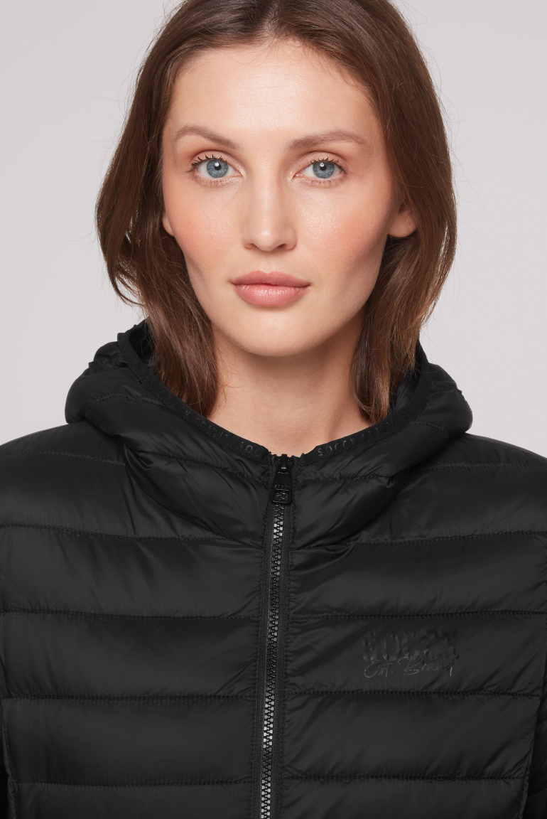 Leichte Steppjacke mit Kapuze