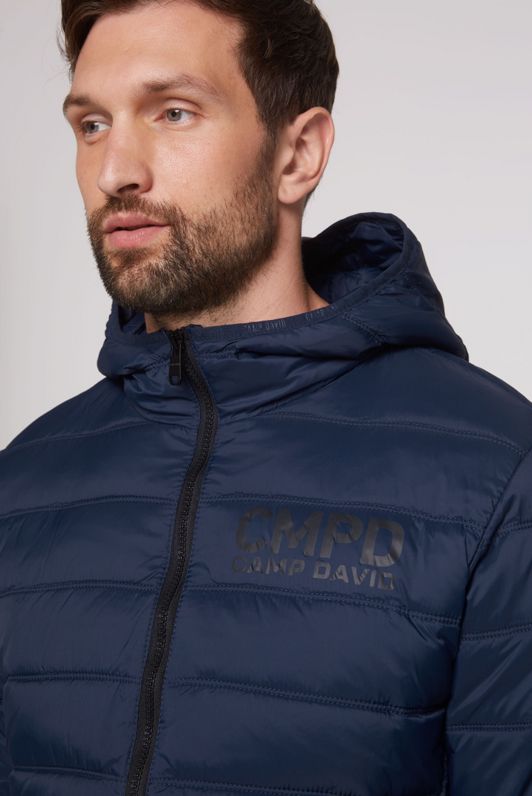 Leichte Steppjacke mit Kapuze