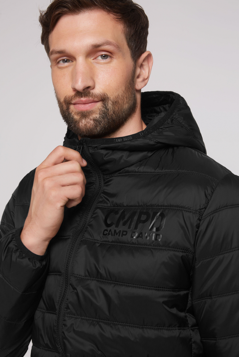 Leichte Steppjacke mit Kapuze
