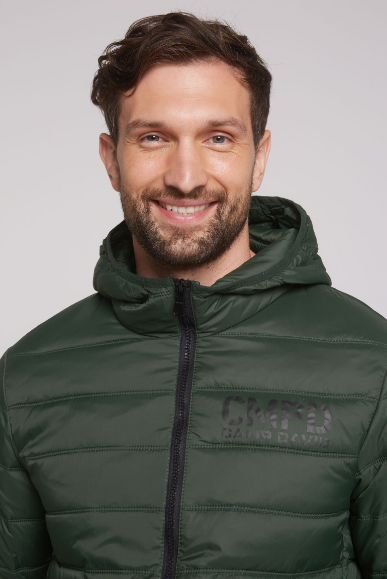 Leichte Steppjacke mit Kapuze