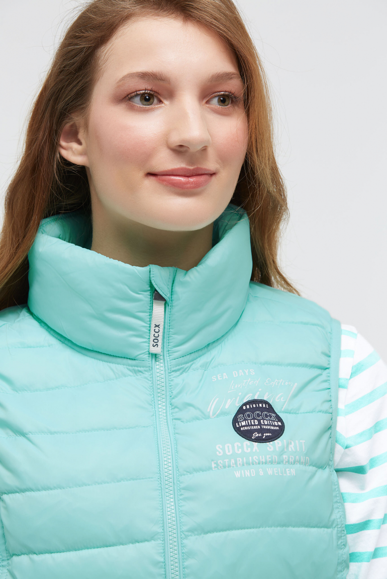 Leichte Steppweste mit Prints und Patch
