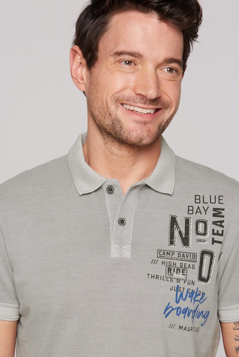 Poloshirt aus Pikee mit Label Prints
