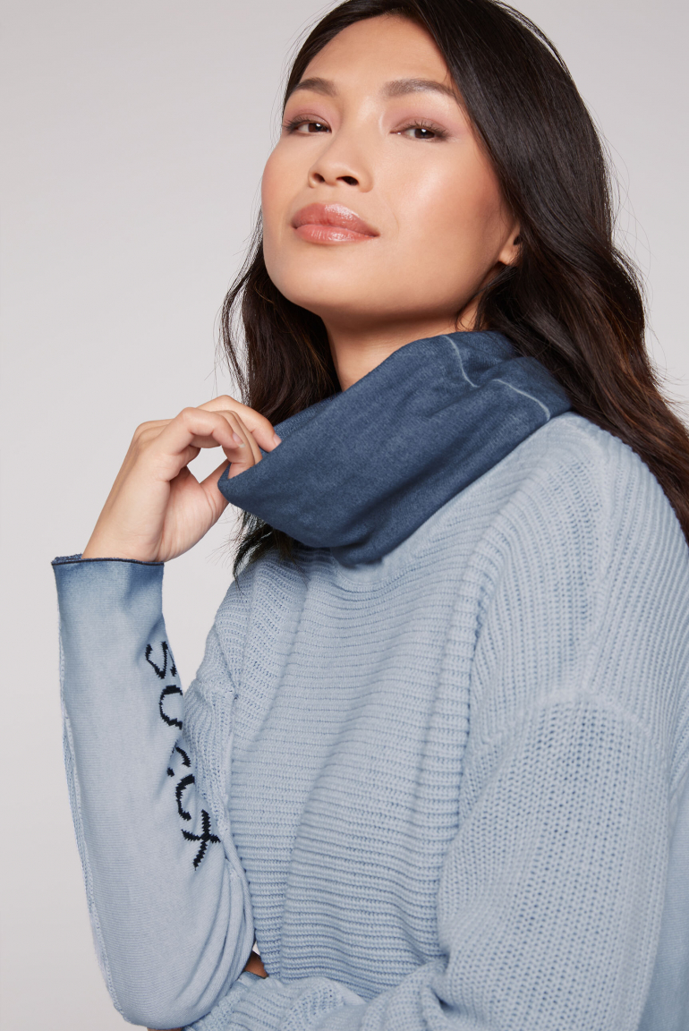 Pullover mit Rollkragen und Intarsia-Logo