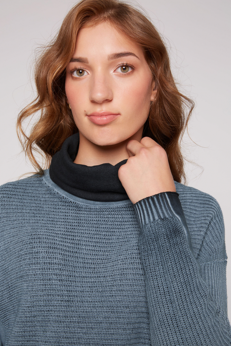 Pullover Oil Dyed mit Rollkragen und Intarsia-Logo