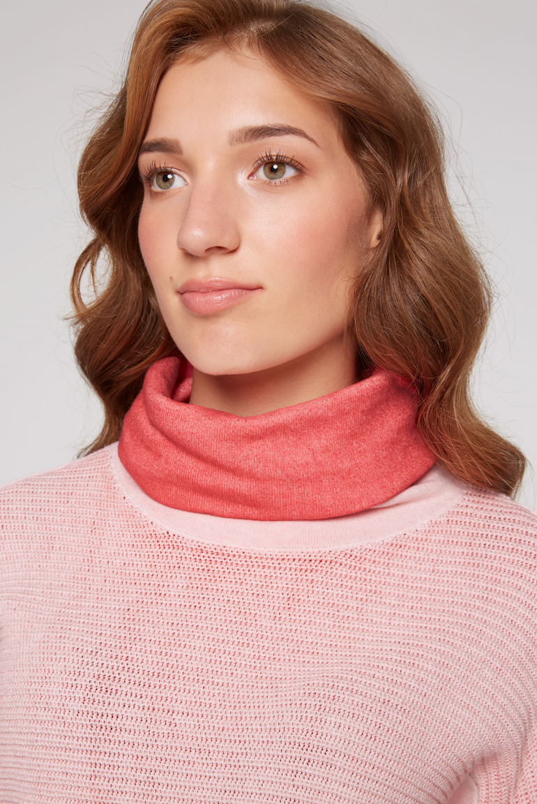 Pullover Oil Dyed mit Rollkragen und Intarsia-Logo