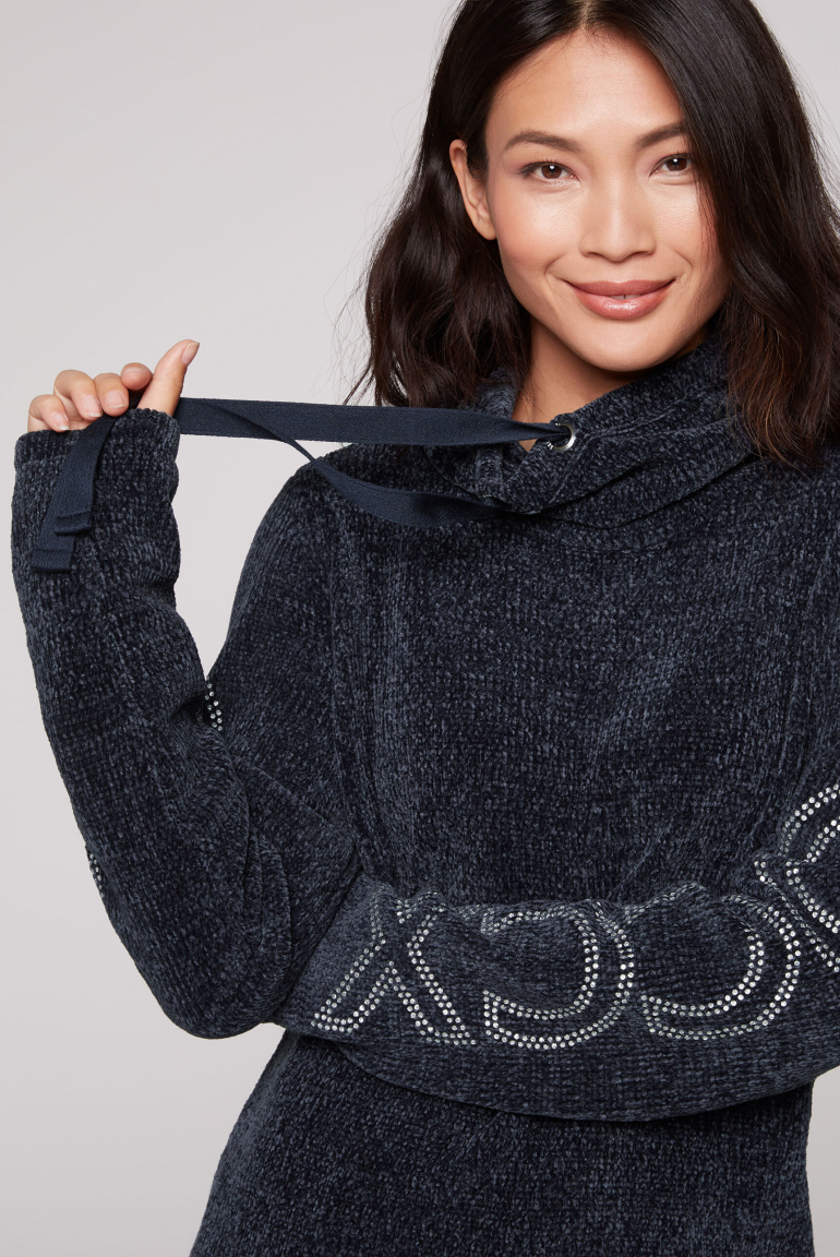 Rollkragenpullover in Chenillestrick mit Logo Prints