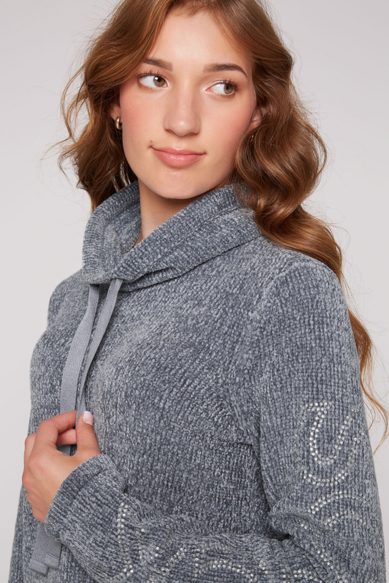 Rollkragenpullover in Chenillestrick mit Logo Prints